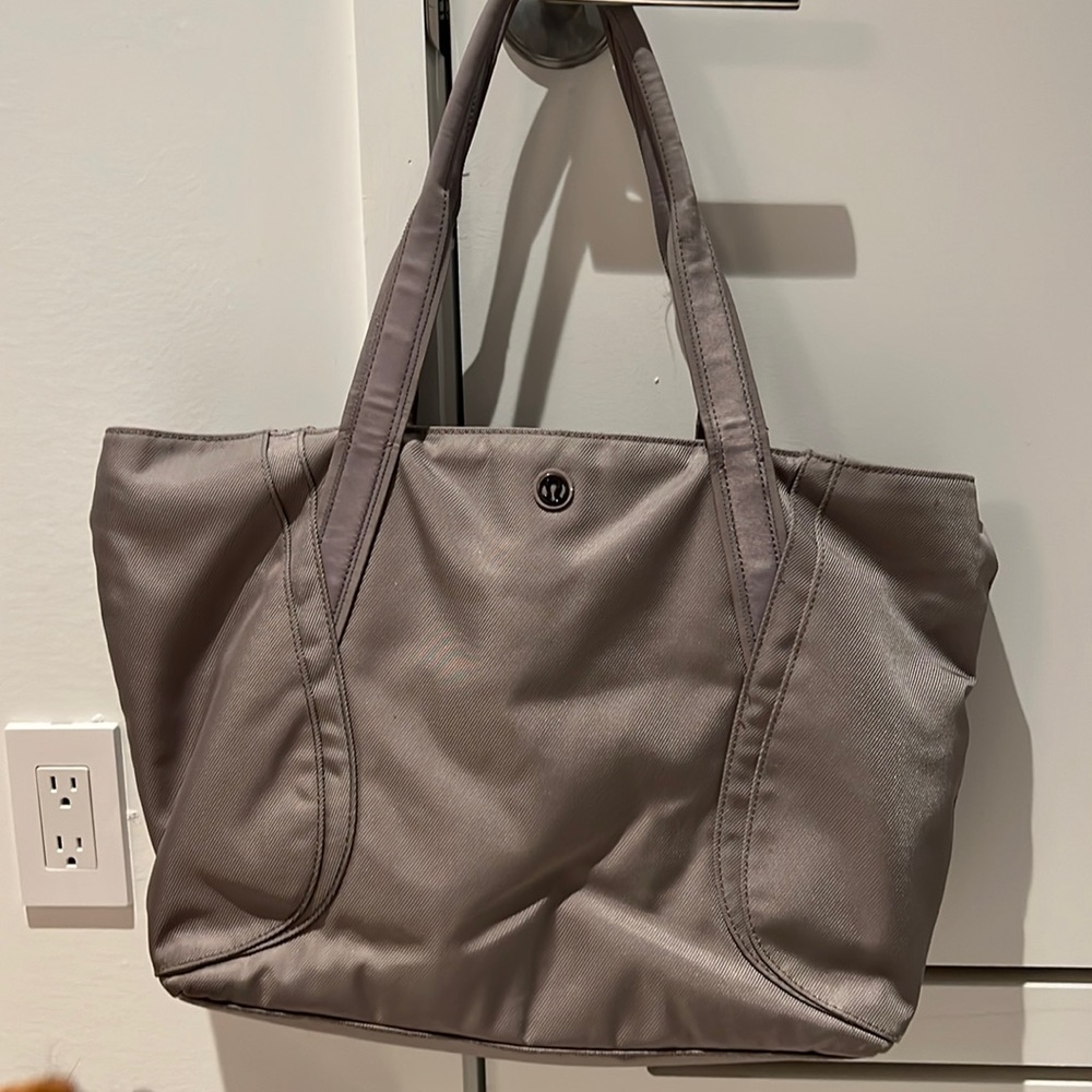 Lulu lemon tote bag